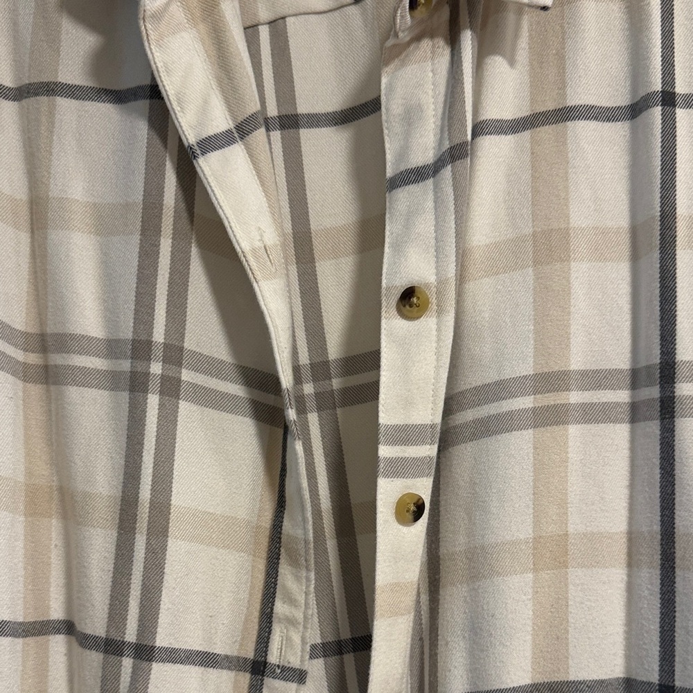 Stylish Plaid Button-Up Shirt - Picture 3 of 8